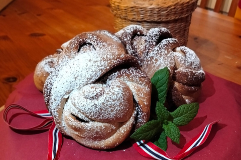 Oslo Morning Walk: Historic Highlights & Fresh Cinnamon Buns