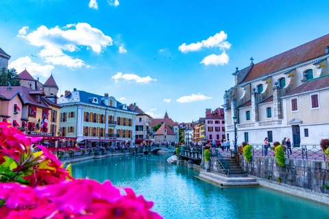 From Lyon: Annecy Private Day Trip, Boat Ride & Old Town Private Van (up to 6)
