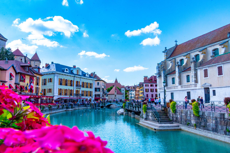From Lyon: Annecy Private Day Trip, Boat Ride & Old Town Private Van (up to 6)