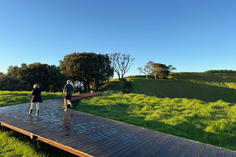 Auckland Sunrise Tour: Mount Eden Summit & Morning Views