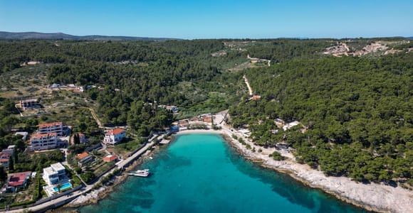 Split: Schwimmen in der Blue Lagoon auf Brač & optionales Mittagessen