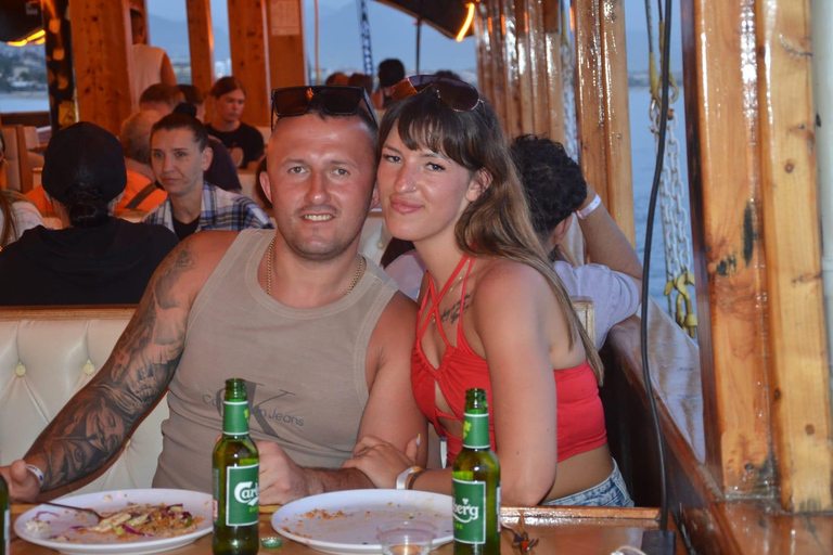 Alanya: Night Safari and Disco Boat Tour with Dinner