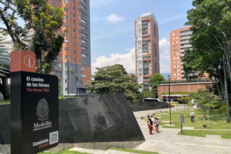 Medellin: Escobar Tour + Comuna 13 in groups
