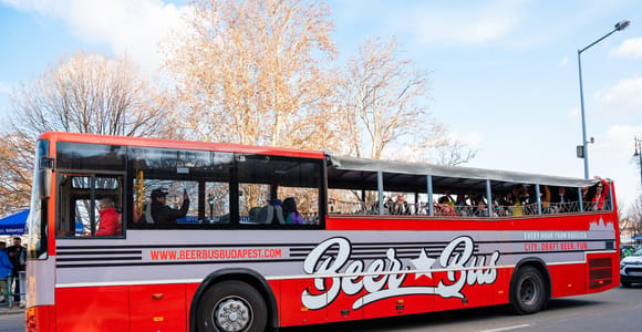 Budapest: BeerBus Sightseeing Tour with a bottle of prosecco