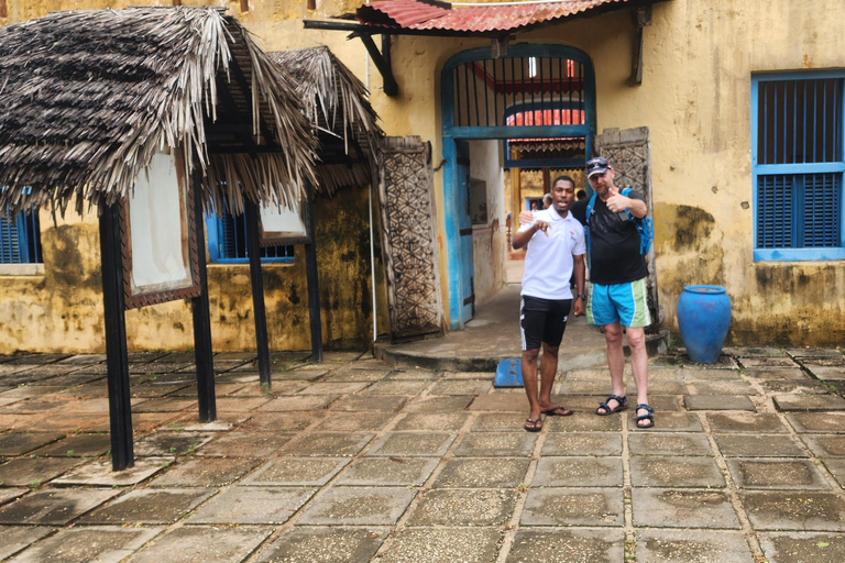 Zanzibar: Wycieczka na wyspę więzienną z pływaniem i plażowaniem