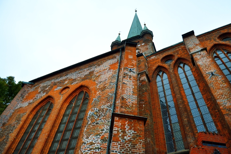Visite à pied privée et familiale de la ville historique de Lubeck4 heures : La ville d'Olf, l'église St. Peter, Holstentor et la croisière