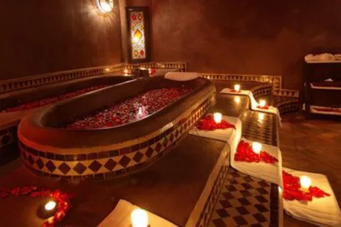 Marrakech: Perinteinen Hammam & hieronta hotellin kuljetuksineen.