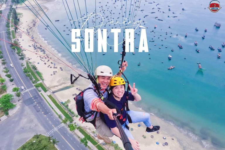 Le parapente et la vue de Da Nang d&#039;en haut sont magnifiques.