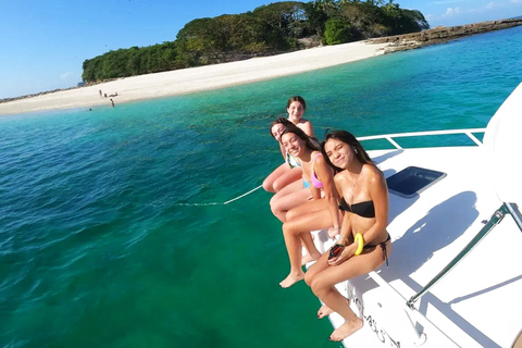 Panama: Las Perlas Archipelago Whale Watching Tour