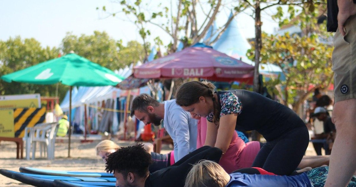 Legian Beach Bali Bester Surfunterricht für Anfänger und