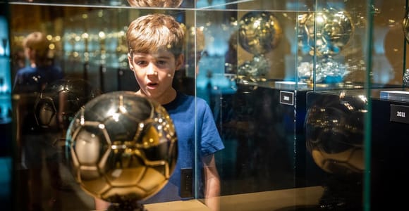 Barcelona Hop-On/Hop-Off-Bus und FC Barcelona Immersive Tour