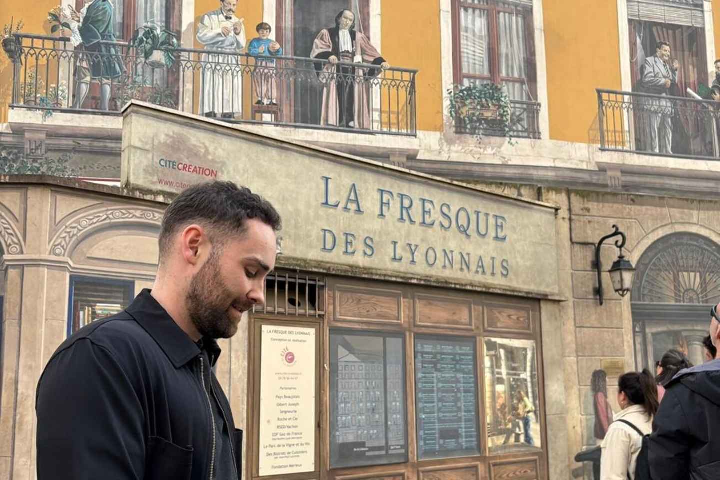 Lyon: City tour and quest game with a Belle poque theme - Lyon: City Tour and Quest Game on Lyon's Gastronomy