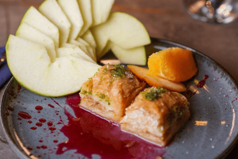 Istanbul: oudejaarsavond rondvaart &amp; diner op Bosporus2026Privétafel met diner en drankjes - trefpunt