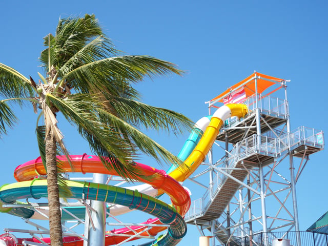 Oahu: Wet 'n' Wild vízi park – belépő és transzfer Waikikiből