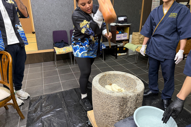 Kyoto Night Cultural Experience: Tea Ceremony & Mochi Making Kyoto : mochi pounding Experience& tea ceremony & Real Sword