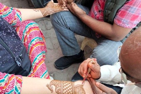 Wedding Wear & Bollywood Glam Shopping Tour (Women-Led Tour) Wedding Wear & Bollywood Glam Shopping Tour (Half-Day Tour)