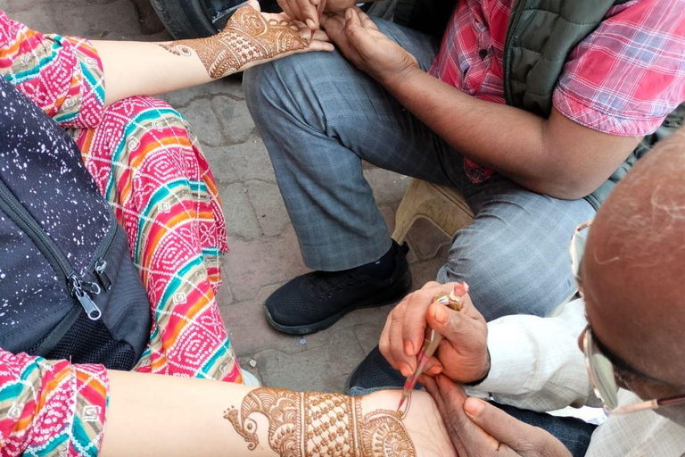 Wedding Wear & Bollywood Glam Shopping Tour (Women-Led Tour) Wedding Wear & Bollywood Glam Shopping Tour (Half-Day Tour)