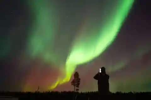Laponia: Caza de auroras en monovolumen con guía y transporte