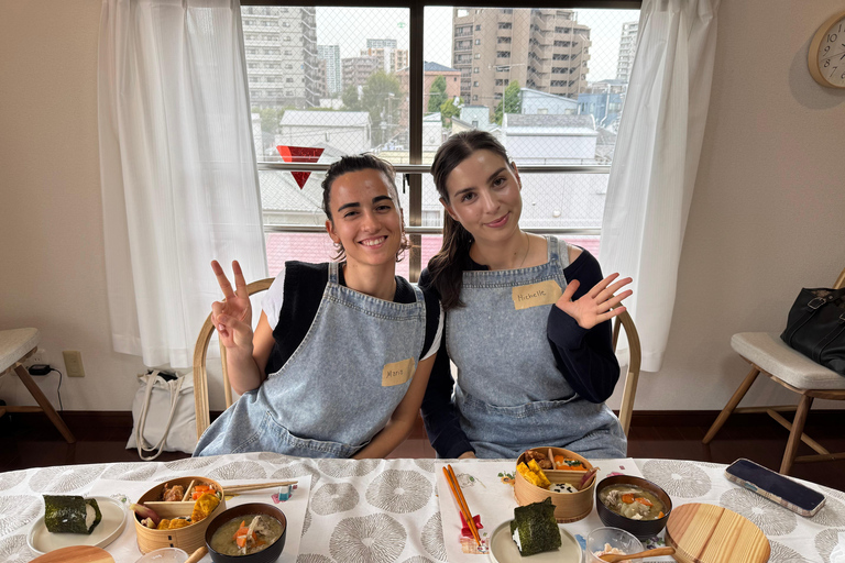 Tokyo Haneda: Hands-On Wappa Bento & Japanese Culture Homemade : Temari Sushi in a Traditional Wappa Bento Box