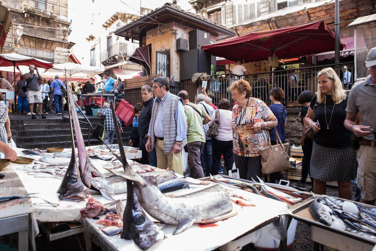 Catania: Geführte Street Food Tour mit VerkostungenCatanias Straßenessen entdecken