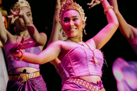 Phuket : Dîner-spectacle au Junkyard Theatre - billet standard