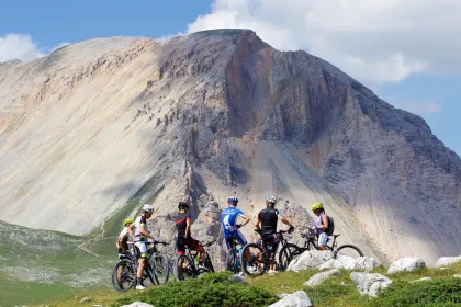Cortina Dolomiten: E-Bike private Ganztagestour