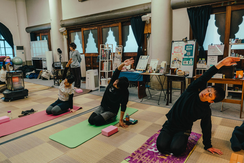 Kyoto: Yoga Session in a Japanese Temple with a Meal 2 yoga lesson + meal