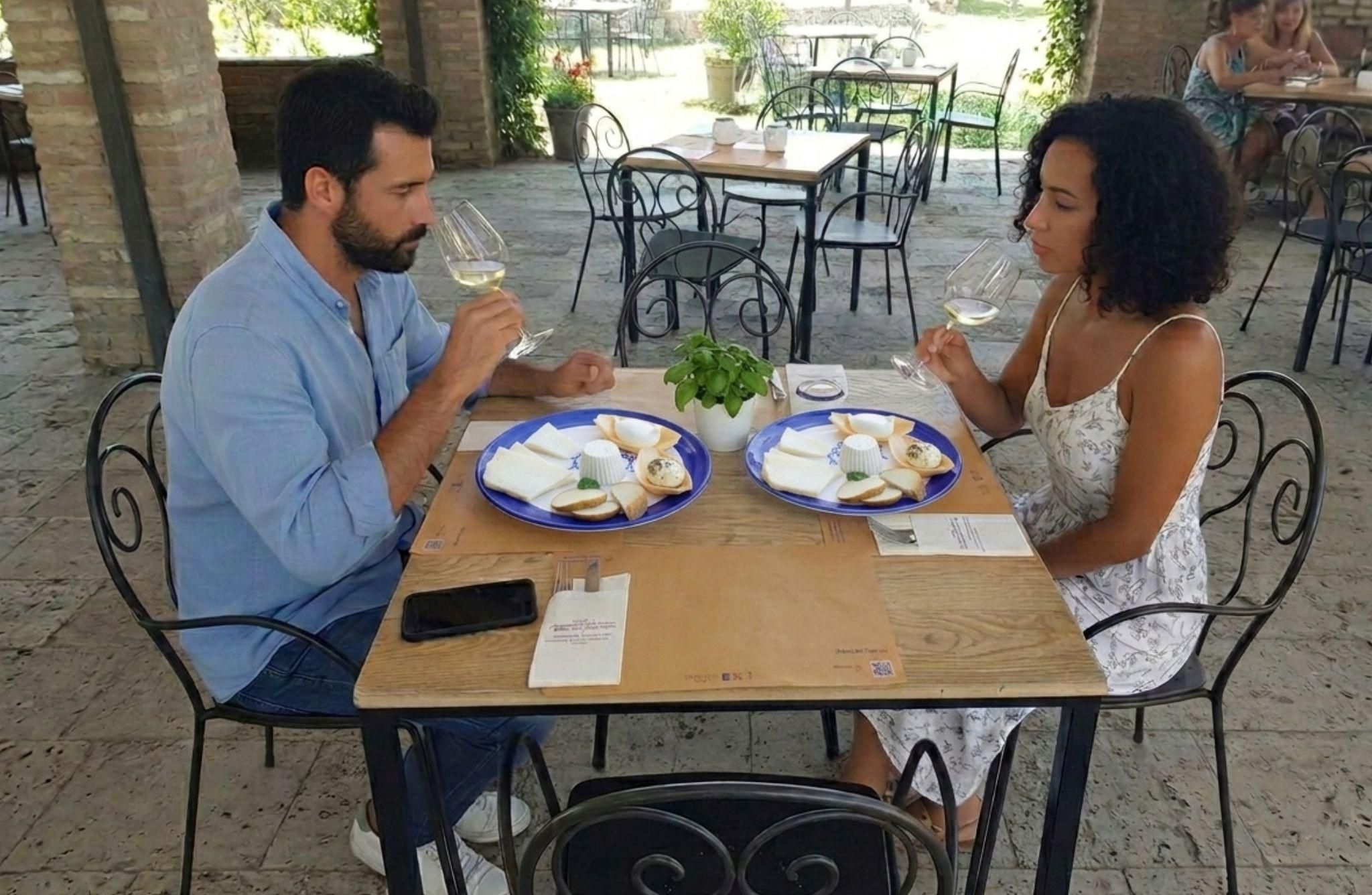 Besuch einer Büffelfarm, Mozzarella- und Käseverkostung in Paestum