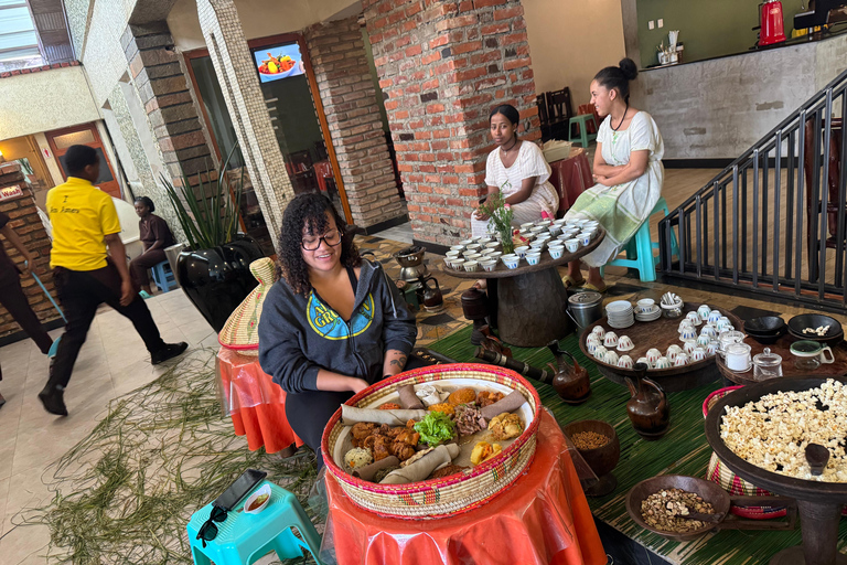 Addis Abeba: Bale-Gebirge &amp; Sof Omar-Höhle 4-tägige TourAddis Abeba: 4-tägige Tour zu den Bale Mountains und der Sof Omar-Höhle