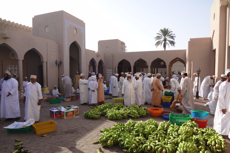 Au départ de Mascate : journée complète à Nizwa Souq et Misfat Al Abriyeen +déjeuner