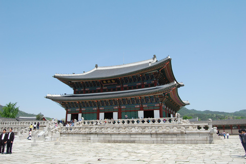Séoul : visite matinale du palais de Gyeongbok, du musée folklorique et du templeSéoul : Palais de Gyeongbok, musée folklorique et visite du temple