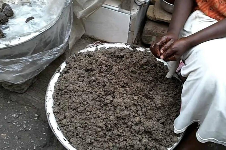 Accra: zwarte zeep makenAccra: Zwarte zeep maken