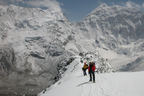 Népal : expédition guidée de 30 jours - Mera, Island et LobucheNépal : Ascension des trois sommets - Mera, Island, ascension de luxe à Labuche.