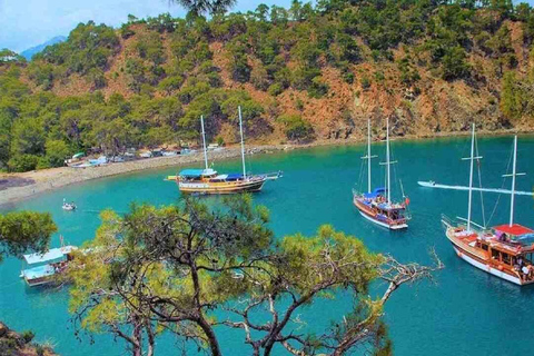 Gonster: gita in barca dei pirati all-inclusive con trasferimentoTour in barca dei pirati tutto compreso con incontro al porto di Kemer