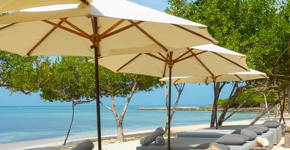 Cartagena: Day pass at Sabai BeachClub Venue in Barú with pool and beach!