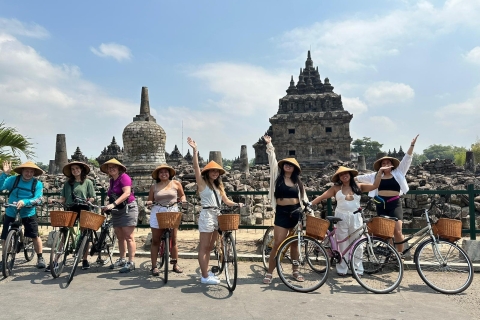 Tempels en fietstochten in het dorp