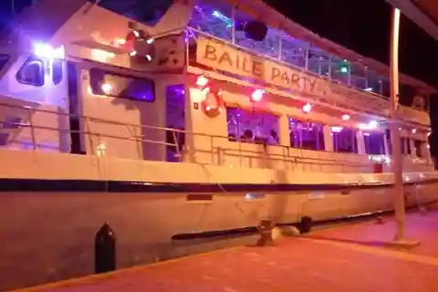 Carthagène : Buffet et soirée festive, cocktails en naviguant dans la baie