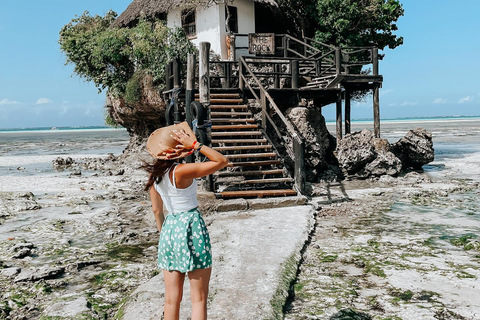 Zanzibar: laguna blu, ristorante sulla roccia, grotta e spiaggia