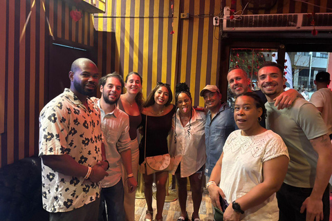 Barcelona: Pubcrawl with VIP Entry to Rooftops and Nightclub