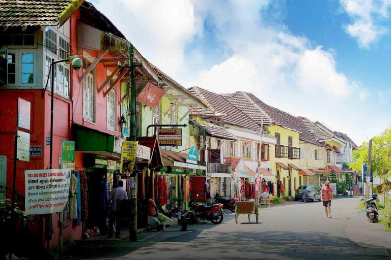 Delhi: 3-Day Kochi Cultural & Backwater Escape with Flights