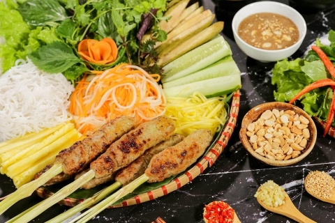Visite guidée de Hue - Goûtez aux meilleurs plats locaux dans les rues de Hue