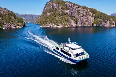 Bergen: Mostraumen Fjord Cruise with Local Guide