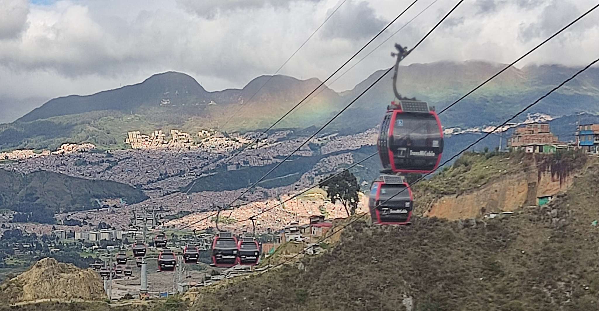 Bogotá ́s Barrios, El Paraíso Favela Tour avec téléphérique - Hizvo