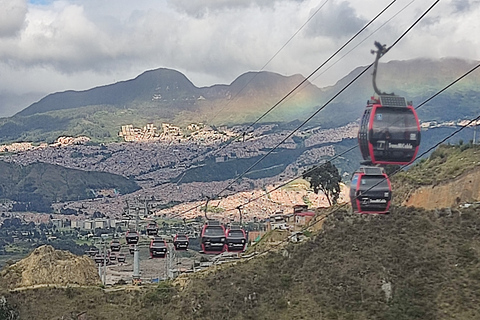 Barrios di Bogotà: Tour della Favela di El Paraíso con la funiviaTour con prelievo e consegna in hotel