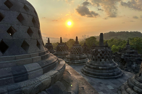 Yogyakarta: tour del Palazzo del Sultano, Borobudur e tramontoYogyakarta: Palazzo del Sultano, Borobudur e tour al tramonto