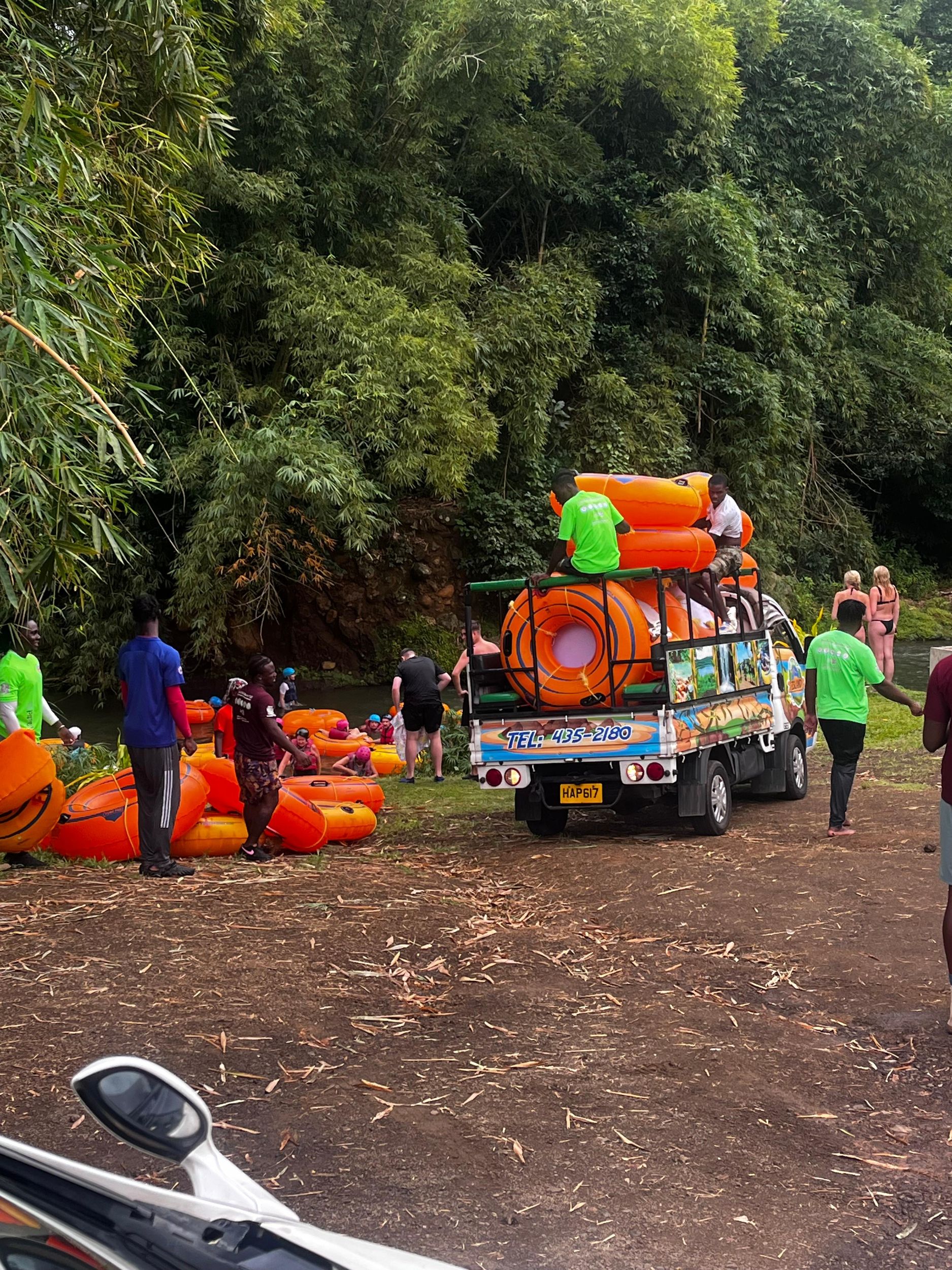 Grenada: River-Tubing-Abenteuer