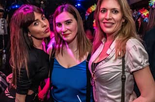 Tour in 2 Pubs und 2 Diskotheken in Madrid mit Getränken inklusive.