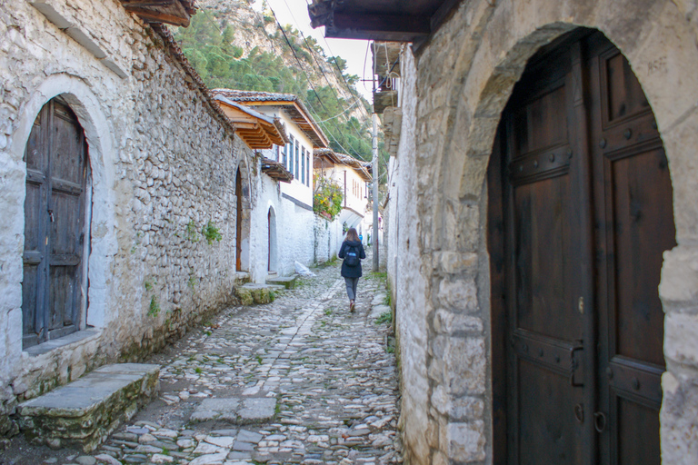 &quot;Berat: Patrimônio da UNESCO e viagem de 1 dia para a Cachoeira Bogova&quot;&quot;Berat: Patrimônio da UNESCO e Cachoeira Bogova&quot; - Tiranë