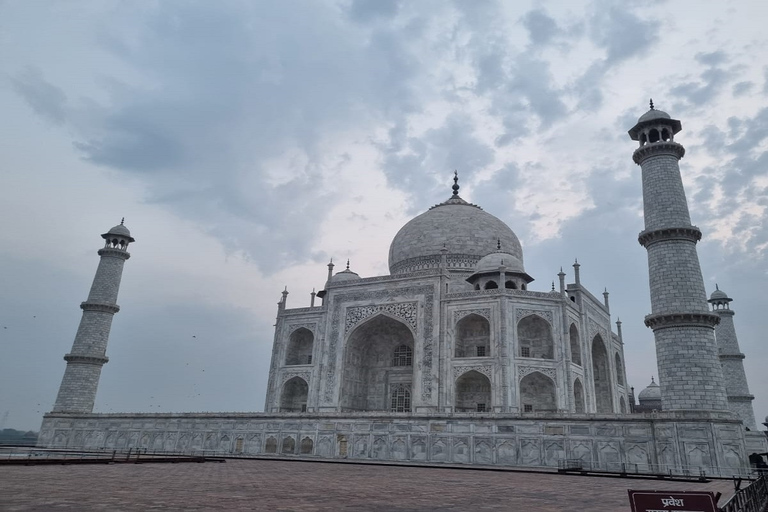 Agra: Best Taj Mahal Guided Tour (All Inclusive)Tour With comfortable transport &amp; Local Guide Only