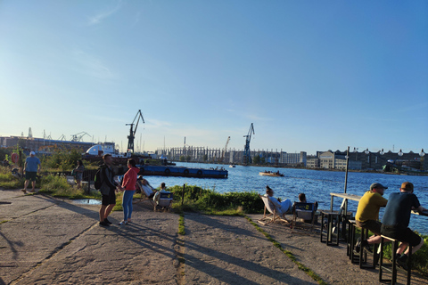 Gdańsk: Wrzeszcz and Shipyard District Private Bike Tour Golden Hour Ride – Gdańsk on evening mood Photo Stops